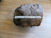 Fragment rurociągu z drewna dębowego wykopanego na terenie miasta podczas prac ziemnych